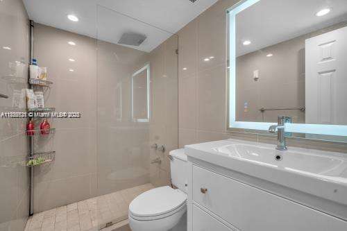 The Hemispheres at 1950 Ocean Dr, Hallandale Beach, FL 33009 - For Rent photo 17