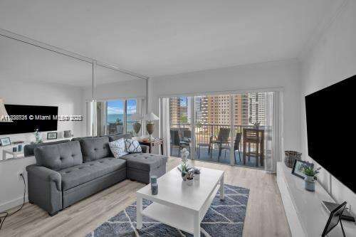 The Hemispheres at 1950 Ocean Dr, Hallandale Beach, FL 33009 - For Rent photo 6