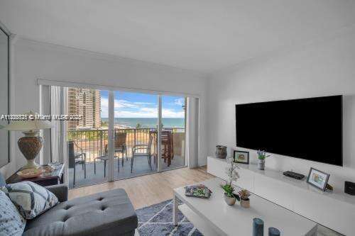The Hemispheres at 1950 Ocean Dr, Hallandale Beach, FL 33009 - For Rent photo 8