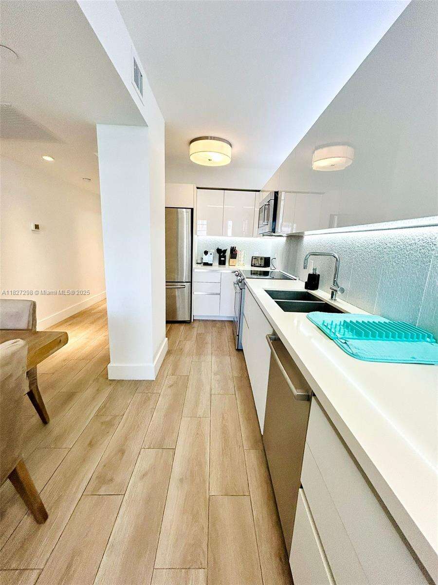 Decoplage at 100 Lincoln Rd, Miami Beach, FL 33139 - For Rent photo 4