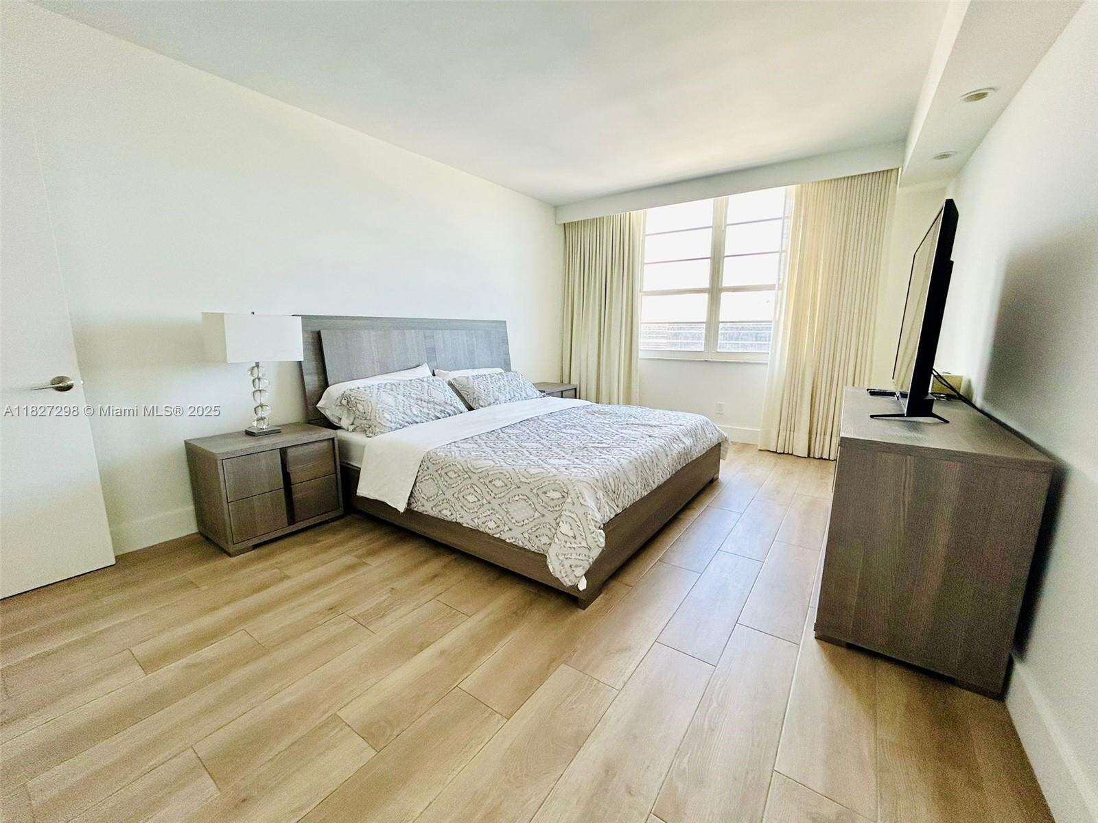 Decoplage at 100 Lincoln Rd, Miami Beach, FL 33139 - For Rent photo 8