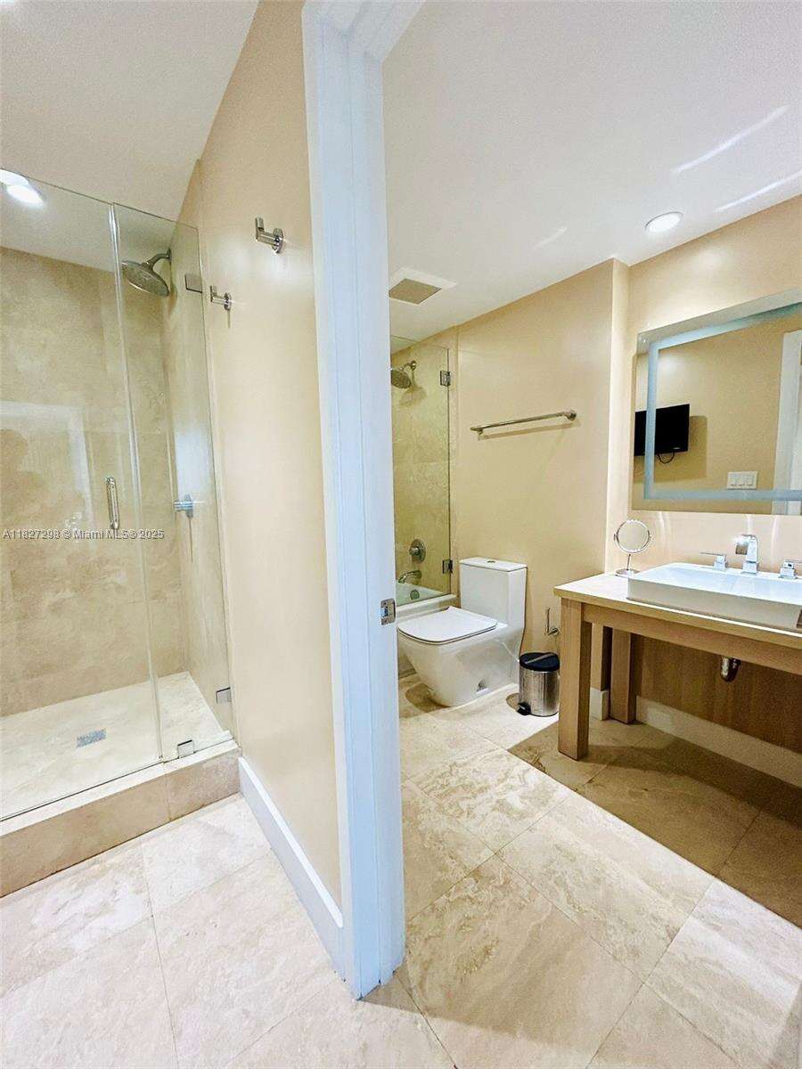 Decoplage at 100 Lincoln Rd, Miami Beach, FL 33139 - For Rent photo 9