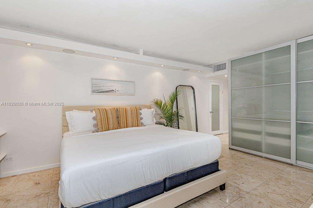 Roney Palace at 2301 Collins Ave, Miami Beach, FL 33139 - For Rent photo 13
