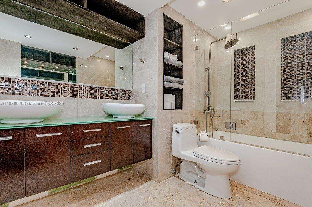 Roney Palace at 2301 Collins Ave, Miami Beach, FL 33139 - For Rent photo 16