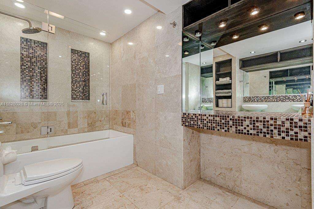 Roney Palace at 2301 Collins Ave, Miami Beach, FL 33139 - For Rent photo 17