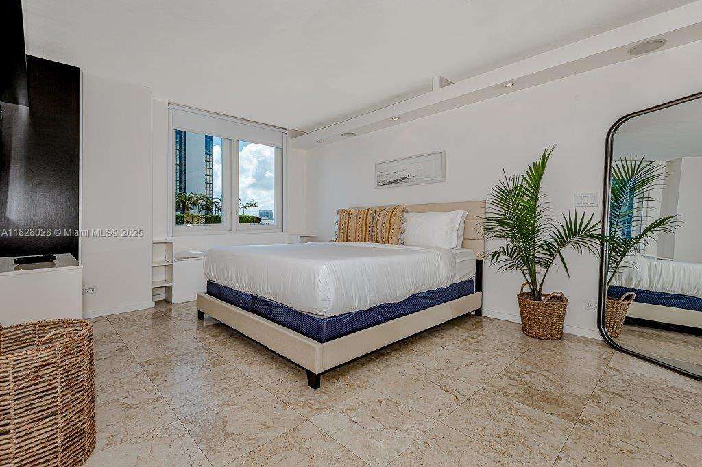 Roney Palace at 2301 Collins Ave, Miami Beach, FL 33139 - For Rent photo 24