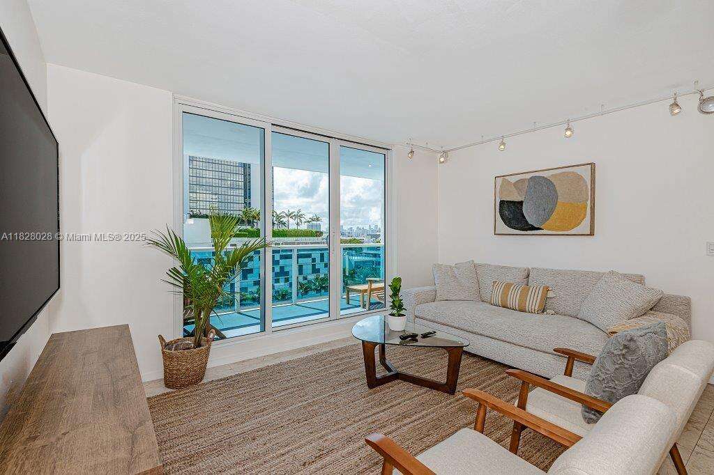 Roney Palace at 2301 Collins Ave, Miami Beach, FL 33139 - For Rent photo 4