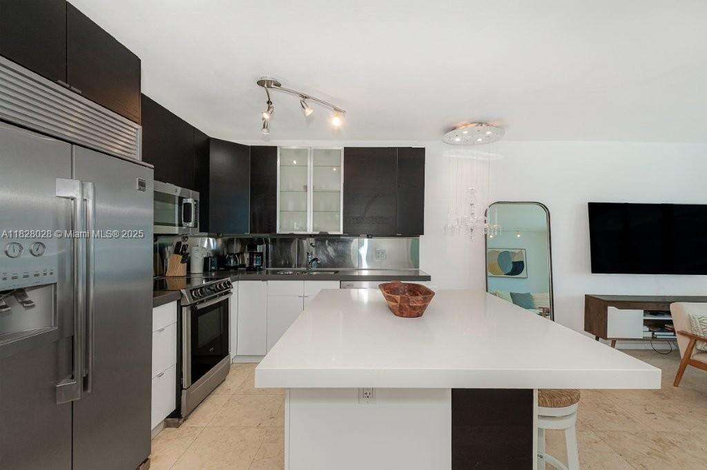 Roney Palace at 2301 Collins Ave, Miami Beach, FL 33139 - For Rent photo 6
