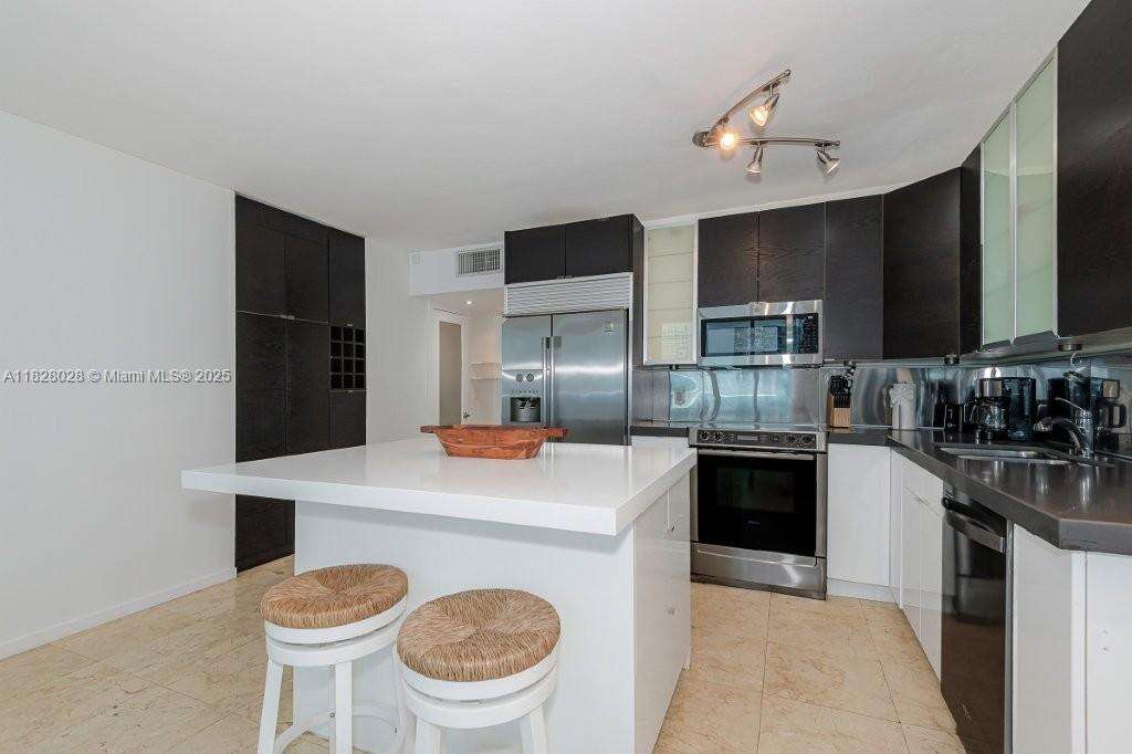 Roney Palace at 2301 Collins Ave, Miami Beach, FL 33139 - For Rent photo 9