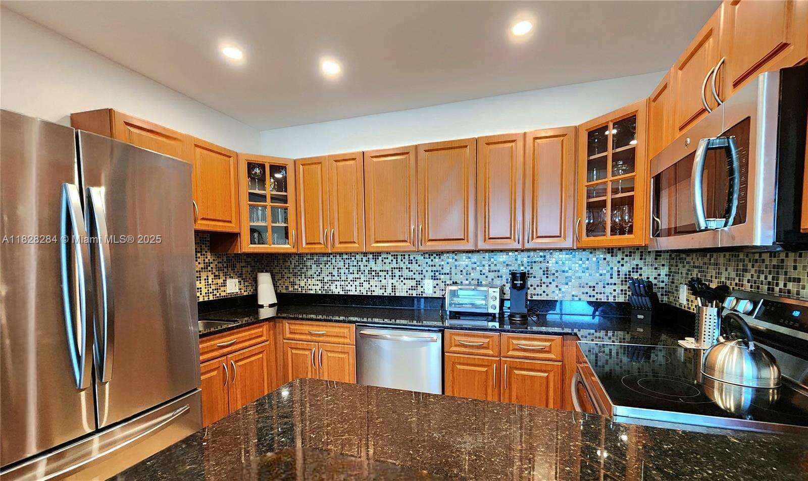 Alexander Towers at 3505 Ocean Dr, Hollywood, FL 33019 - For Rent photo 11