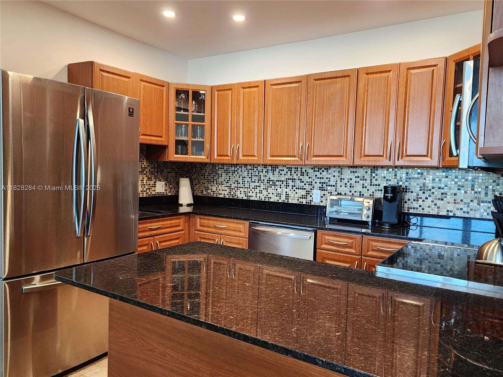 Alexander Towers at 3505 Ocean Dr, Hollywood, FL 33019 - For Rent photo 10