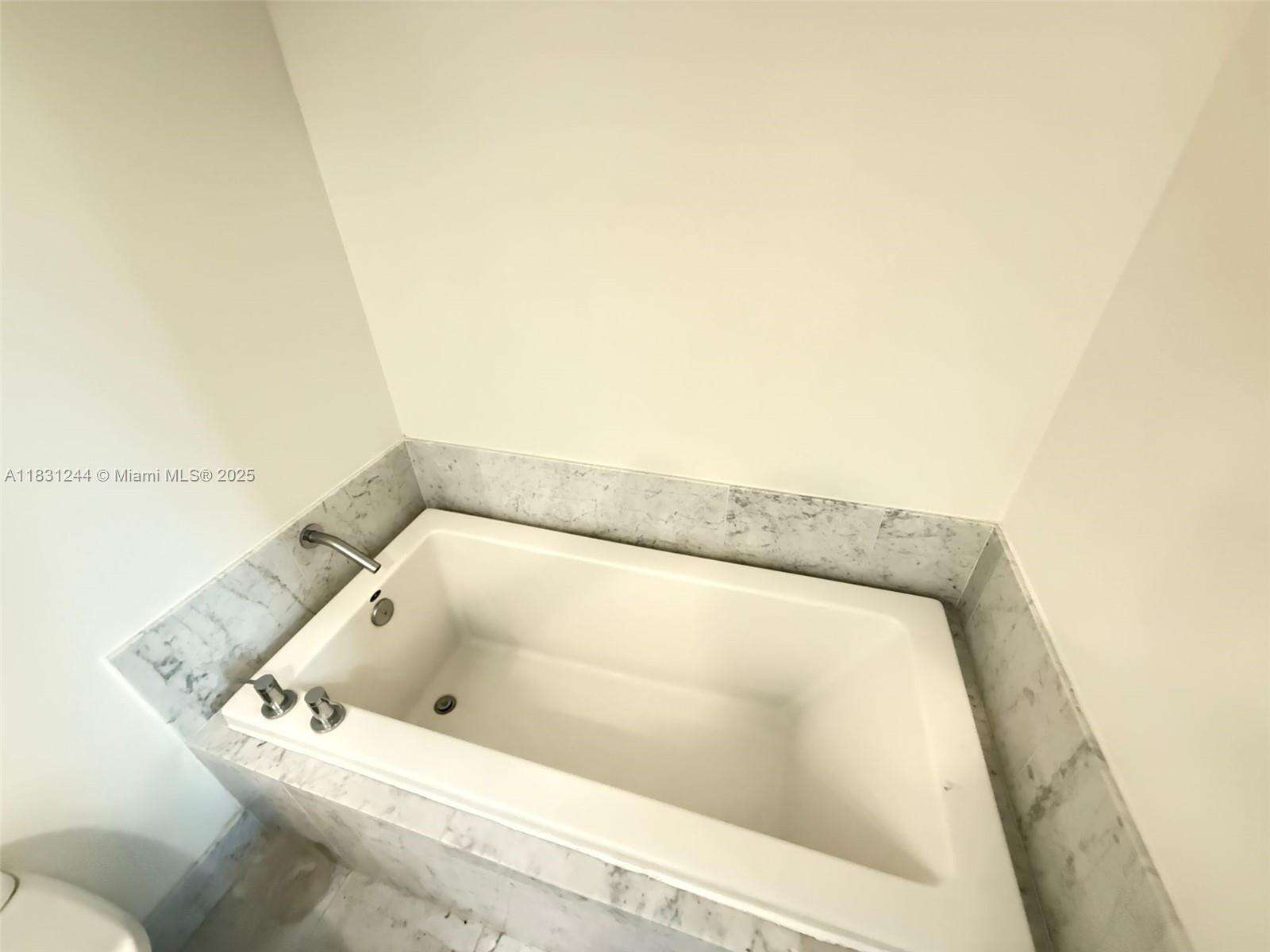 Vizcayne North at 244 Biscayne Blvd, Miami, FL 33132 - For Rent photo 6