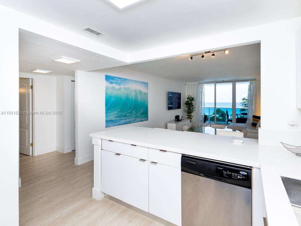 Roney Palace at 2301 Collins Ave, Miami Beach, FL 33139 - For Rent photo 2