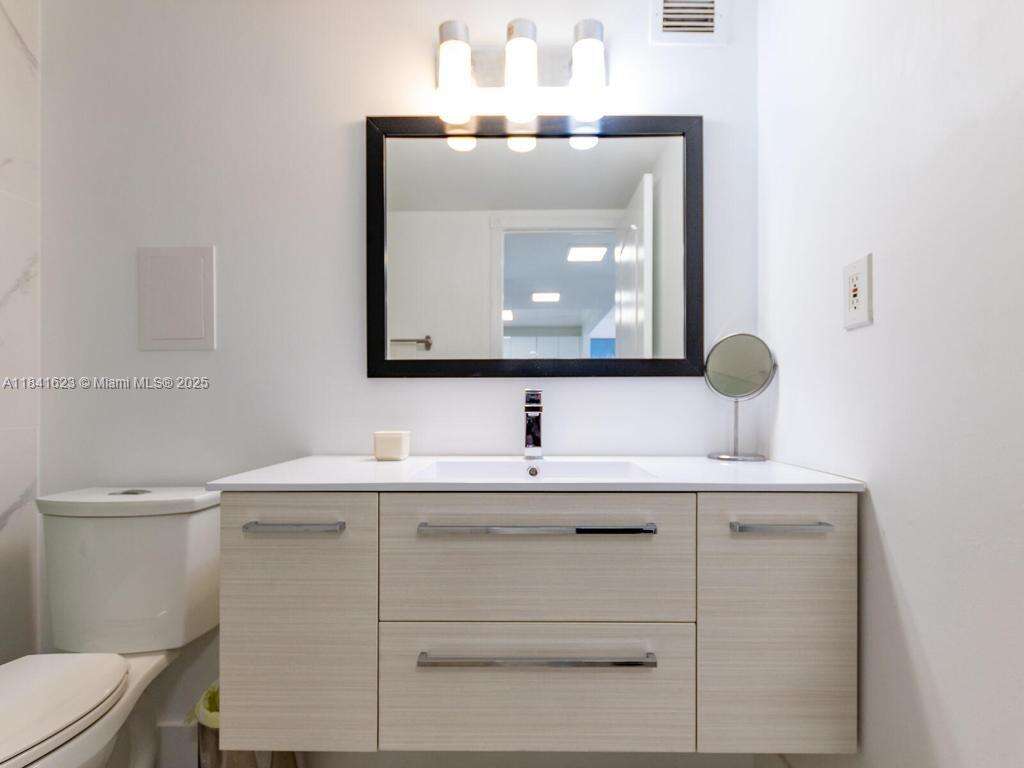 Roney Palace at 2301 Collins Ave, Miami Beach, FL 33139 - For Rent photo 15