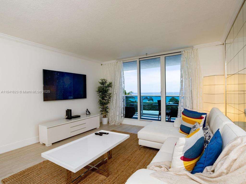 Roney Palace at 2301 Collins Ave, Miami Beach, FL 33139 - For Rent photo 8