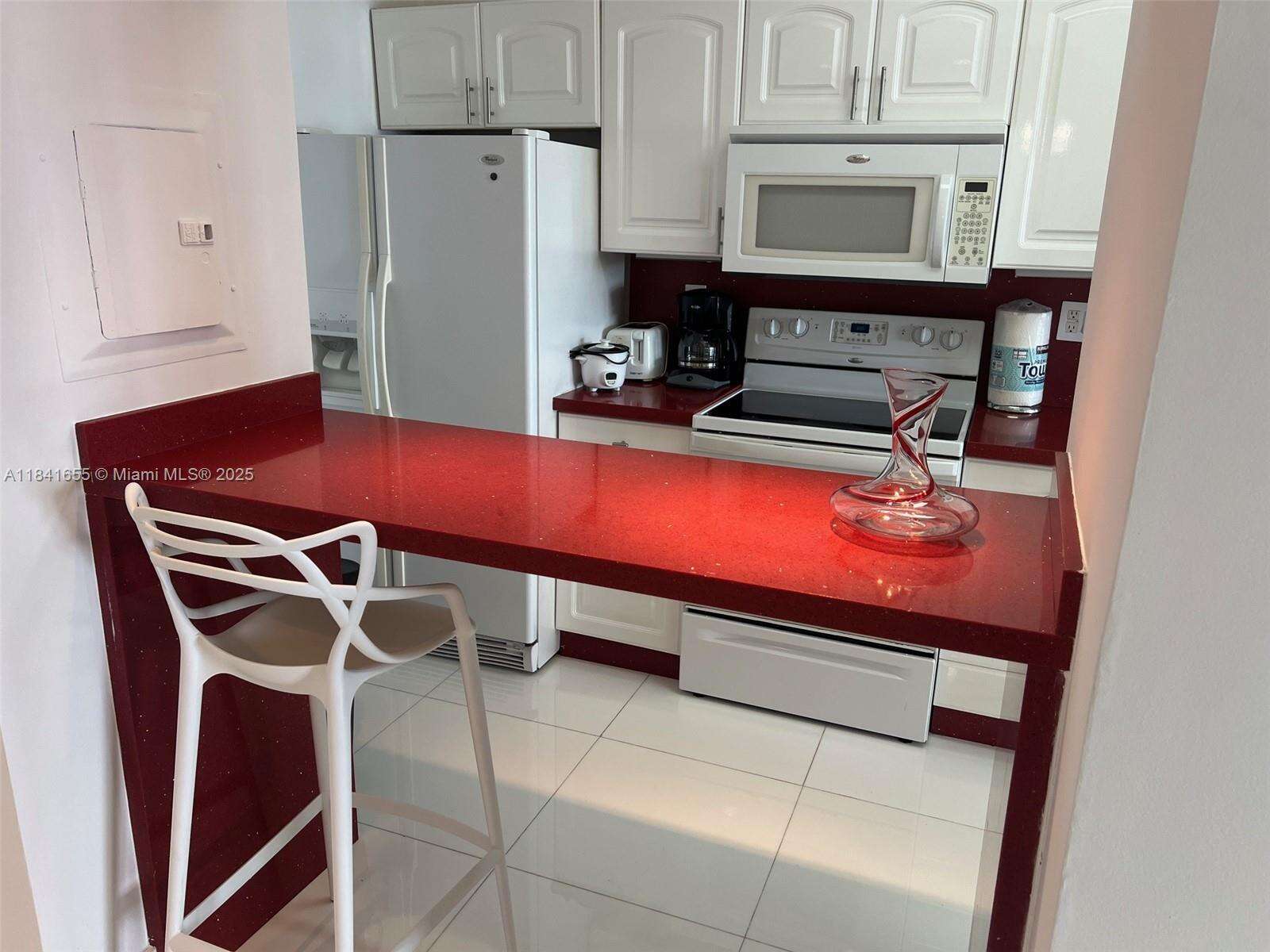 Decoplage at 100 Lincoln Rd, Miami Beach, FL 33139 - For Rent photo 7