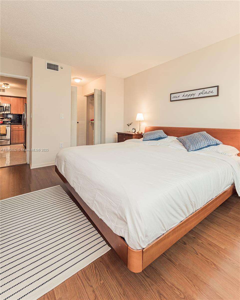 The Yacht Club At Aventura at 19801 Country Club Dr, Aventura, FL 33180 - For Rent photo 16