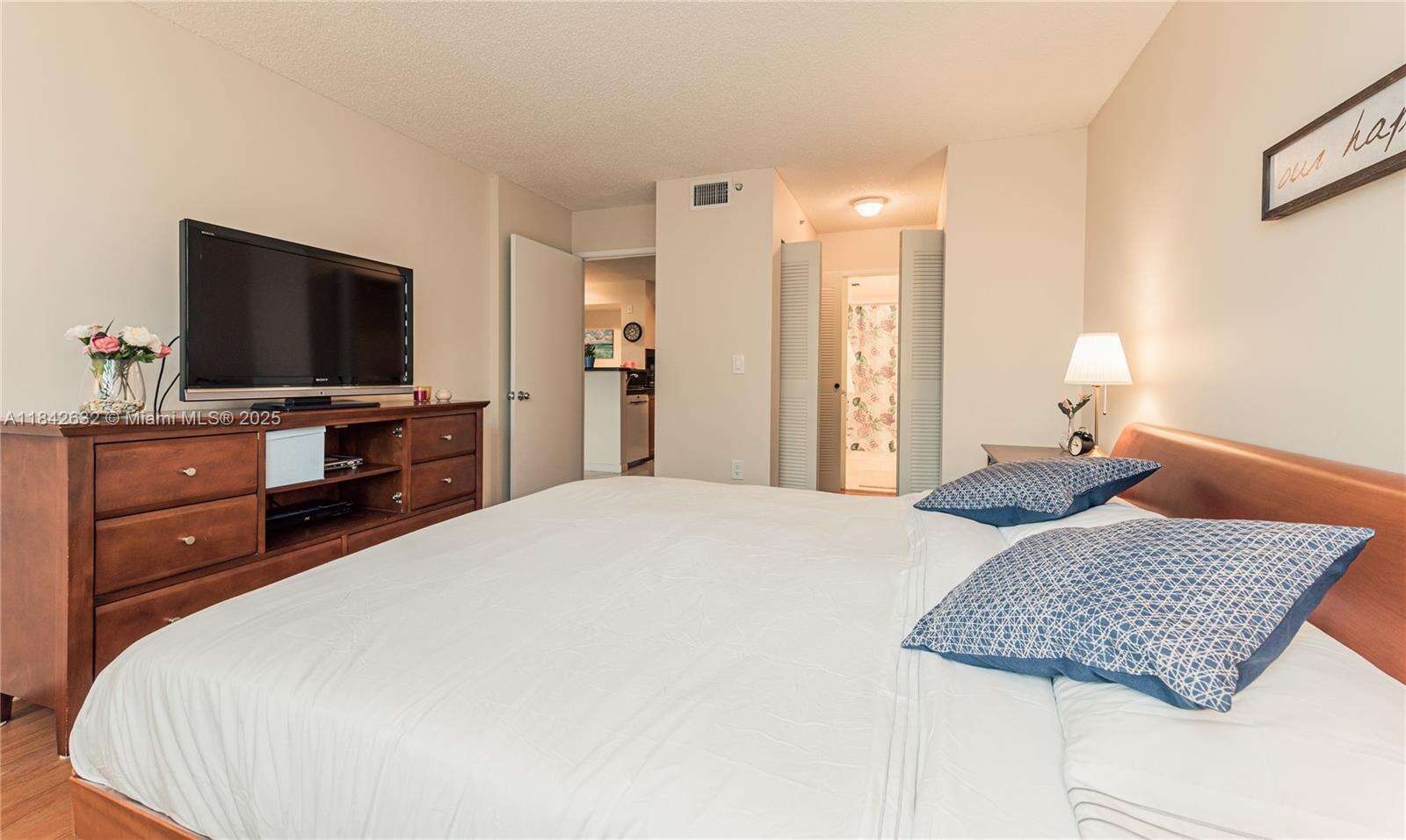 The Yacht Club At Aventura at 19801 Country Club Dr, Aventura, FL 33180 - For Rent photo 19