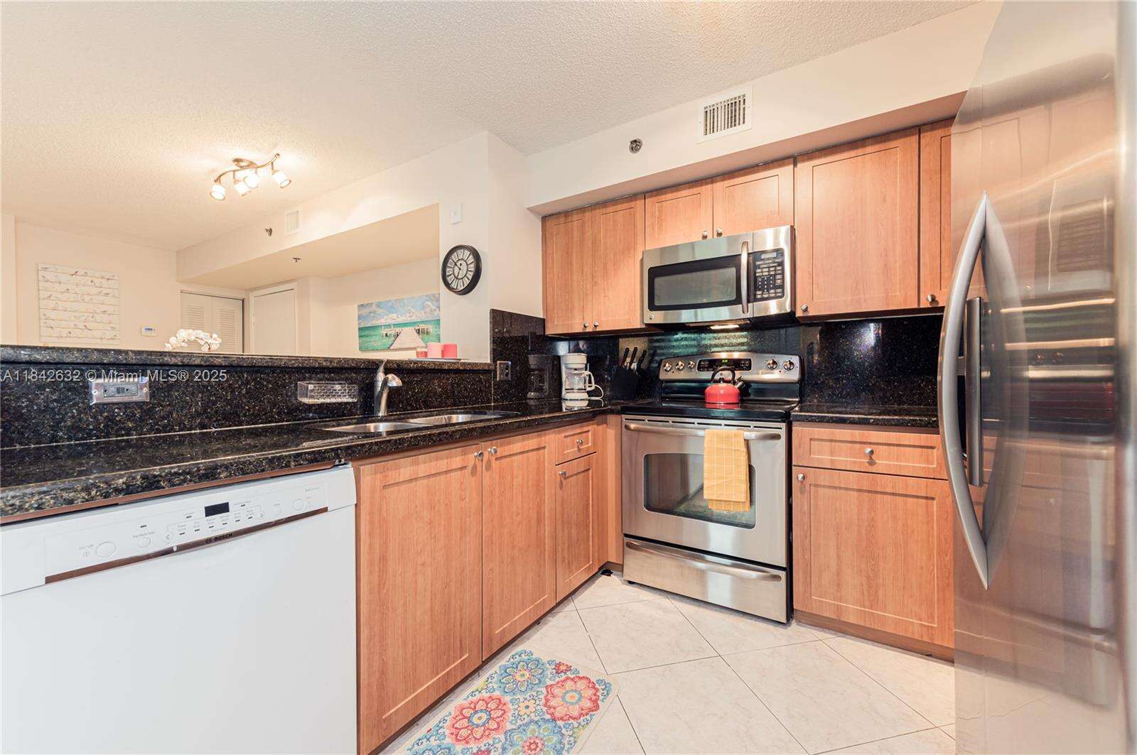 The Yacht Club At Aventura at 19801 Country Club Dr, Aventura, FL 33180 - For Rent photo 3