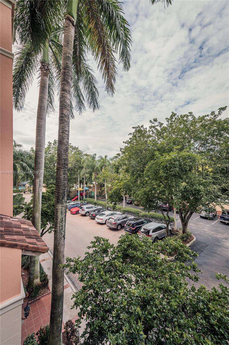 The Yacht Club At Aventura at 19801 Country Club Dr, Aventura, FL 33180 - For Rent photo 38