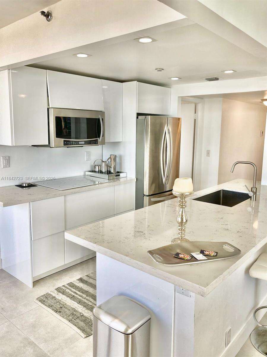 Club Atlantis at 2555 Collins Ave, Miami Beach, FL 33140 - For Rent photo 4