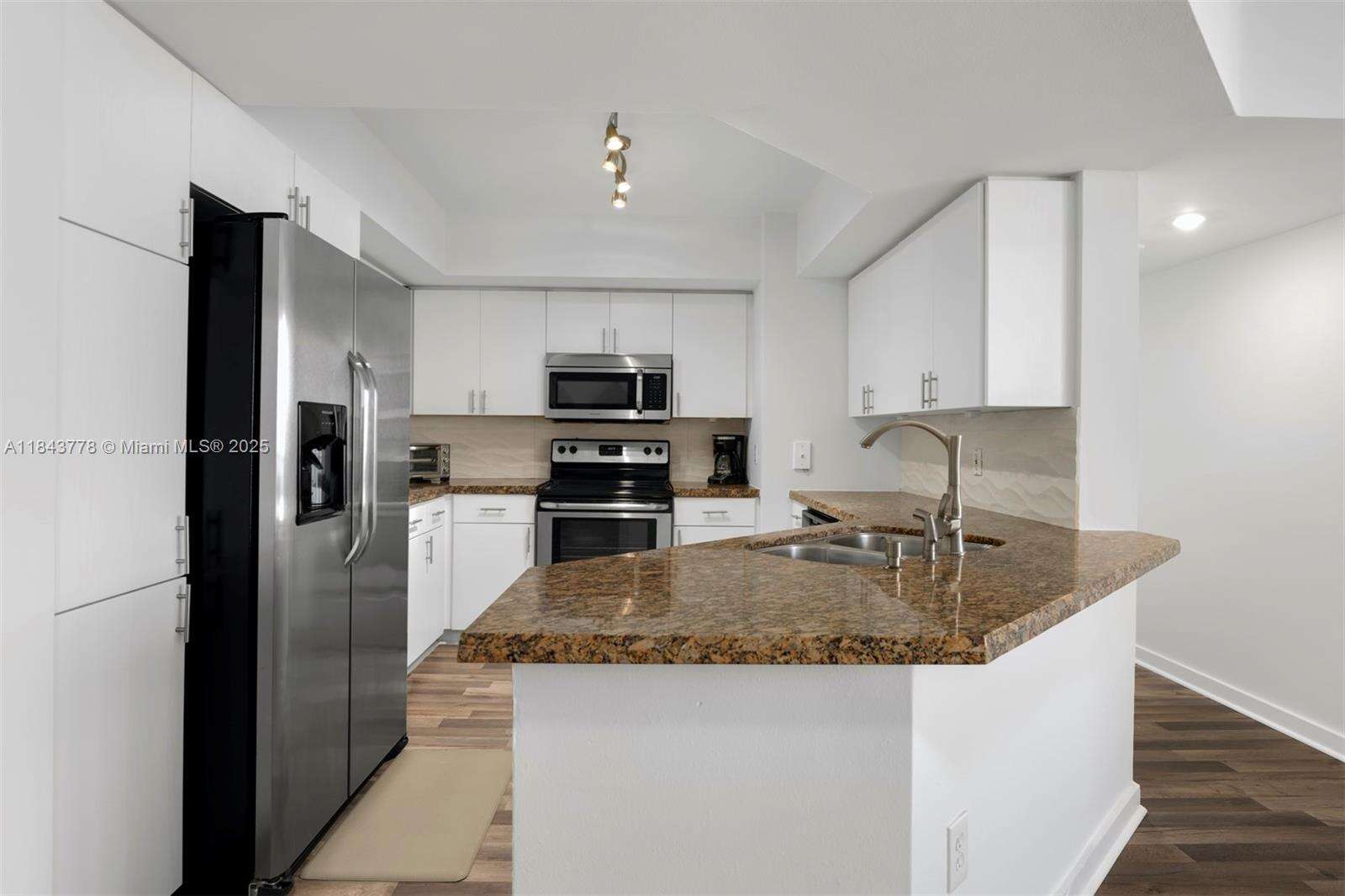 1800 Sunset Harbour Dr, Miami Beach, FL 33139 - For Rent photo 15