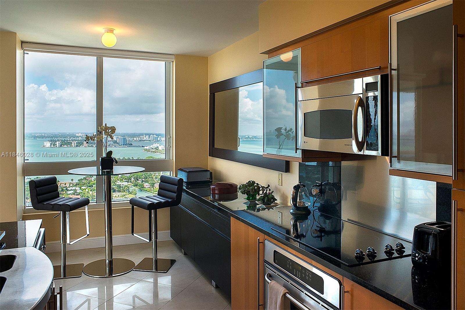 Akoya at 6365 Collins Ave, Miami Beach, FL 33141 - For Rent photo 4
