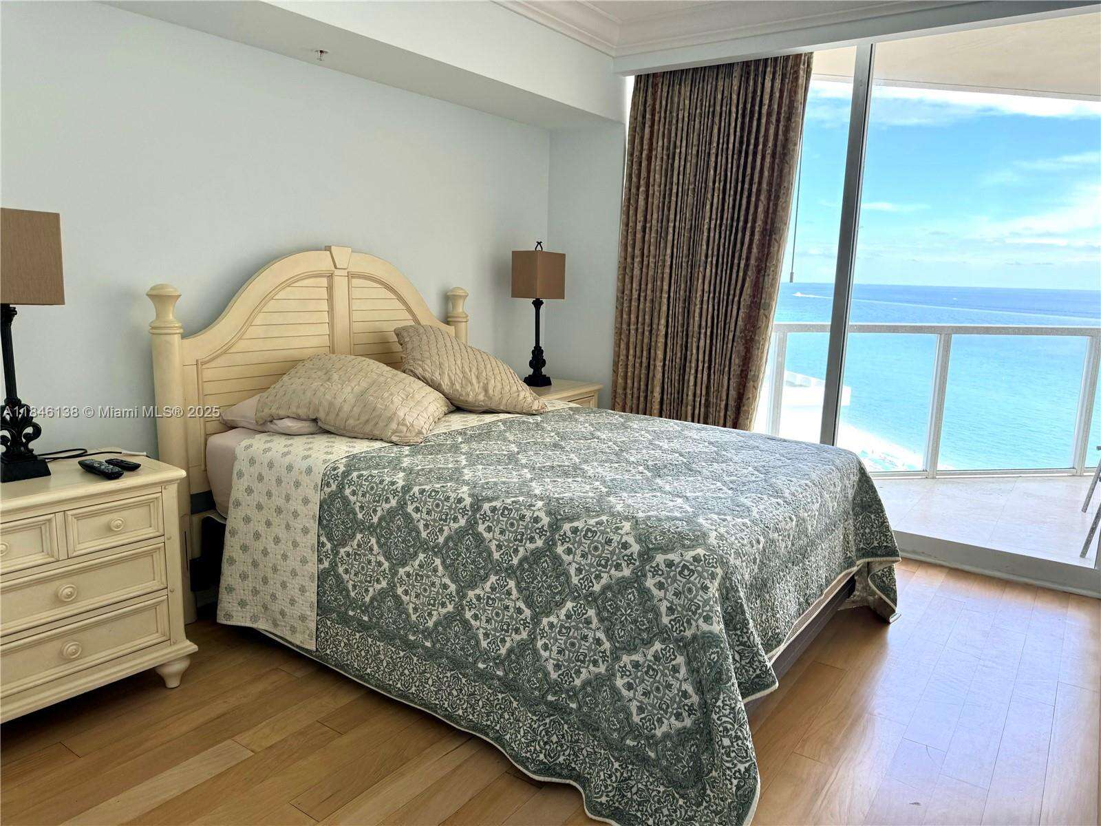 La Perla at 16699 Collins Ave, Sunny Isles Beach, FL 33160 - For Rent photo 1