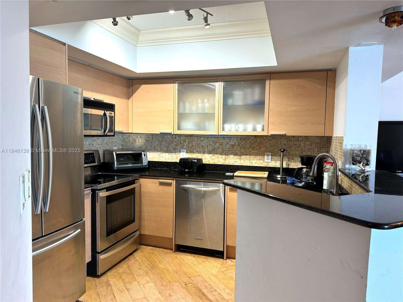 La Perla at 16699 Collins Ave, Sunny Isles Beach, FL 33160 - For Rent photo 2