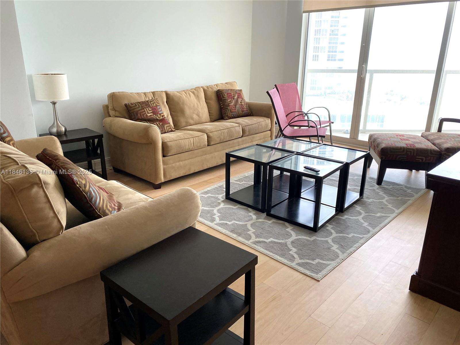 La Perla at 16699 Collins Ave, Sunny Isles Beach, FL 33160 - For Rent photo 3