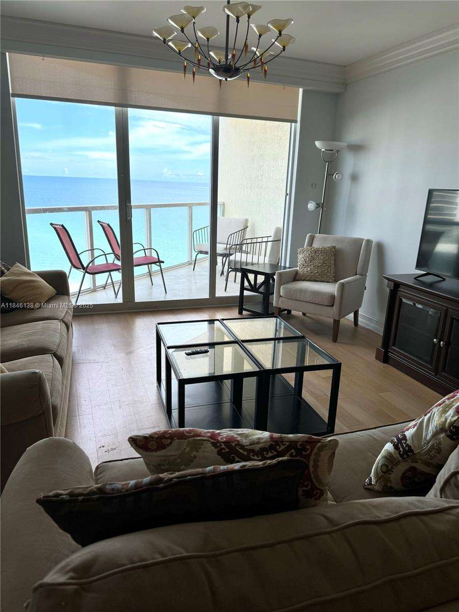 La Perla at 16699 Collins Ave, Sunny Isles Beach, FL 33160 - For Rent photo 4