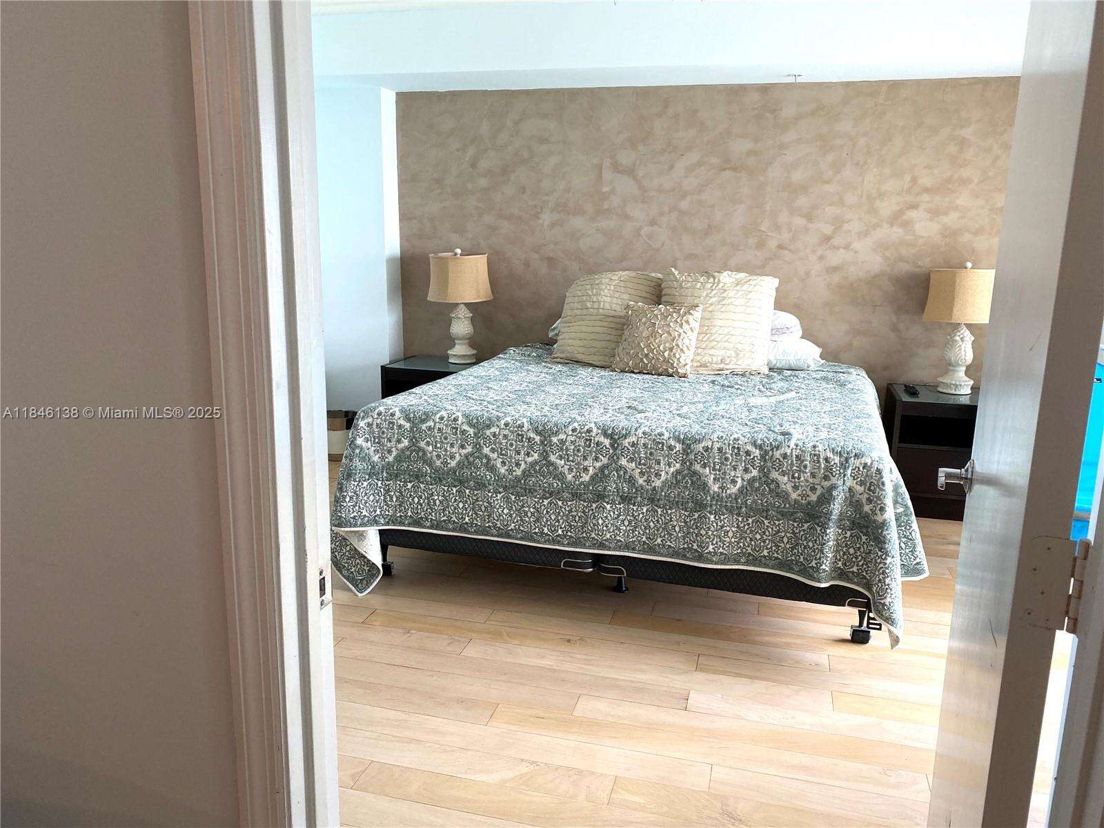 La Perla at 16699 Collins Ave, Sunny Isles Beach, FL 33160 - For Rent photo 9