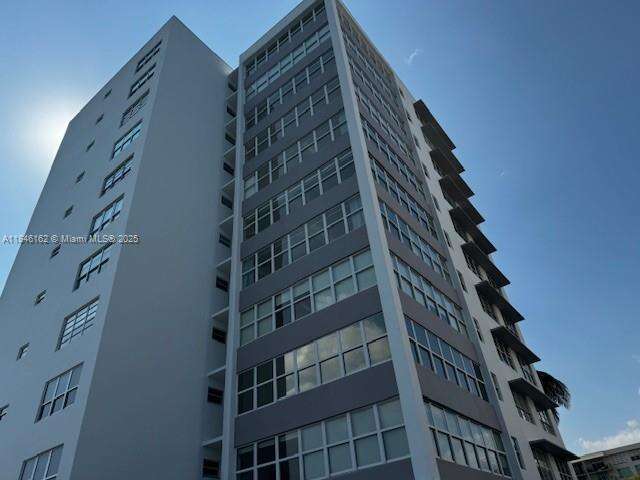 Blair House Condo East Bldg Condos for Sale & Rent | Picture 1