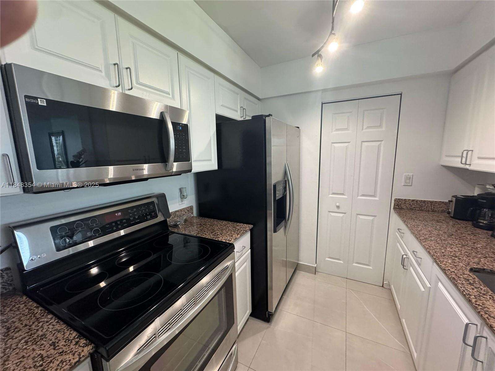 The Mark On Brickell at 1155 Brickell Bay Dr, Miami, FL 33131 - For Rent photo 13