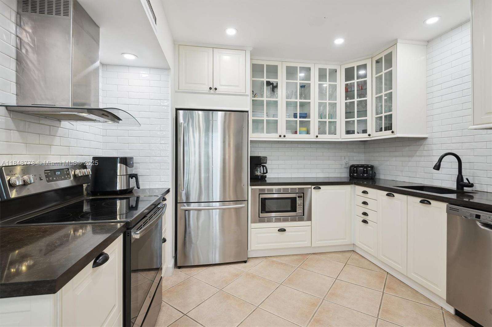 Alexander Towers at 3505 Ocean Dr, Hollywood, FL 33019 - For Rent photo 3