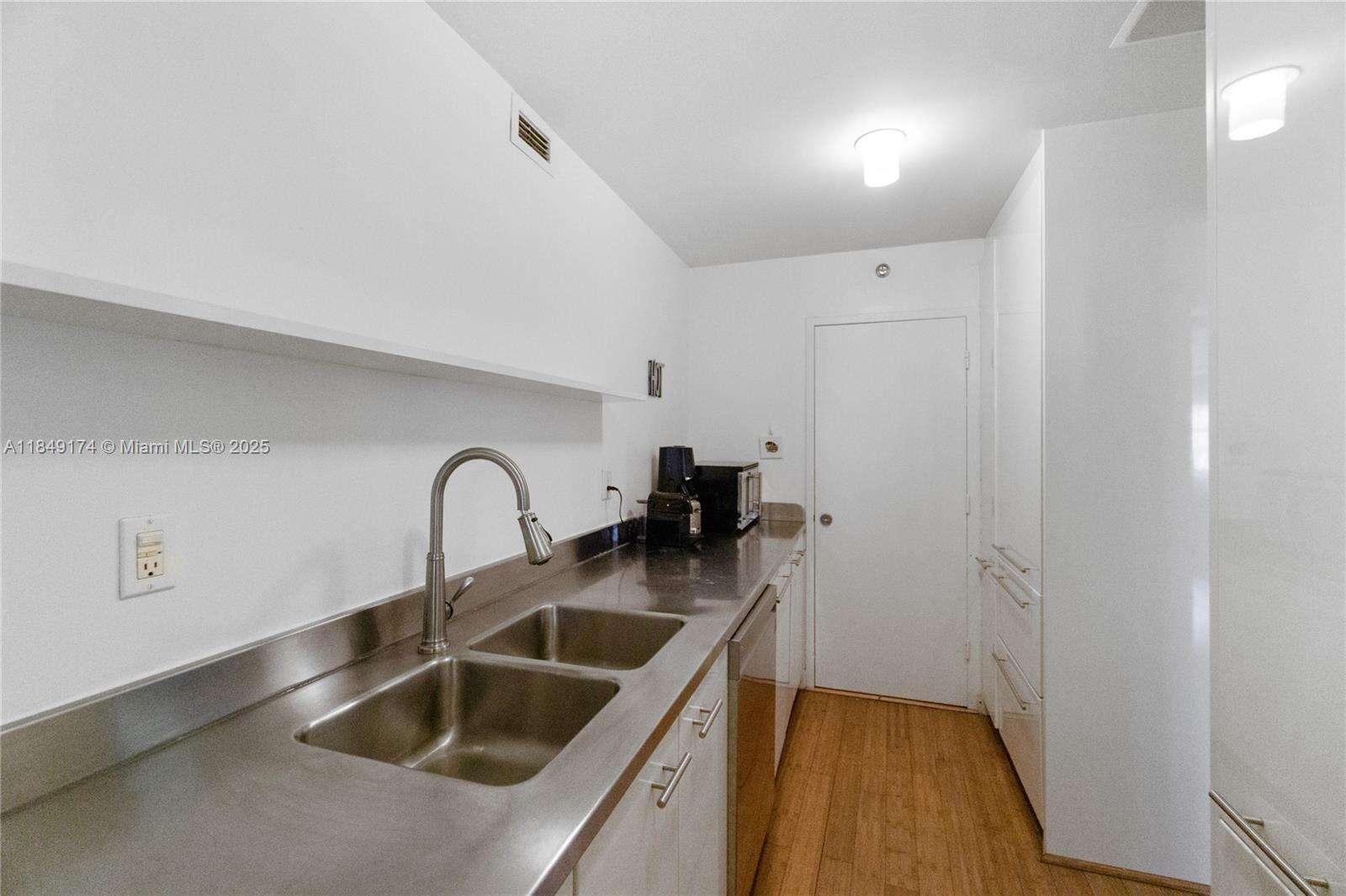 Decoplage at 100 Lincoln Rd, Miami Beach, FL 33139 - For Rent photo 8