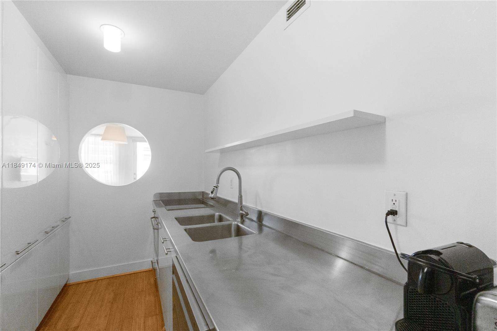 Decoplage at 100 Lincoln Rd, Miami Beach, FL 33139 - For Rent photo 9