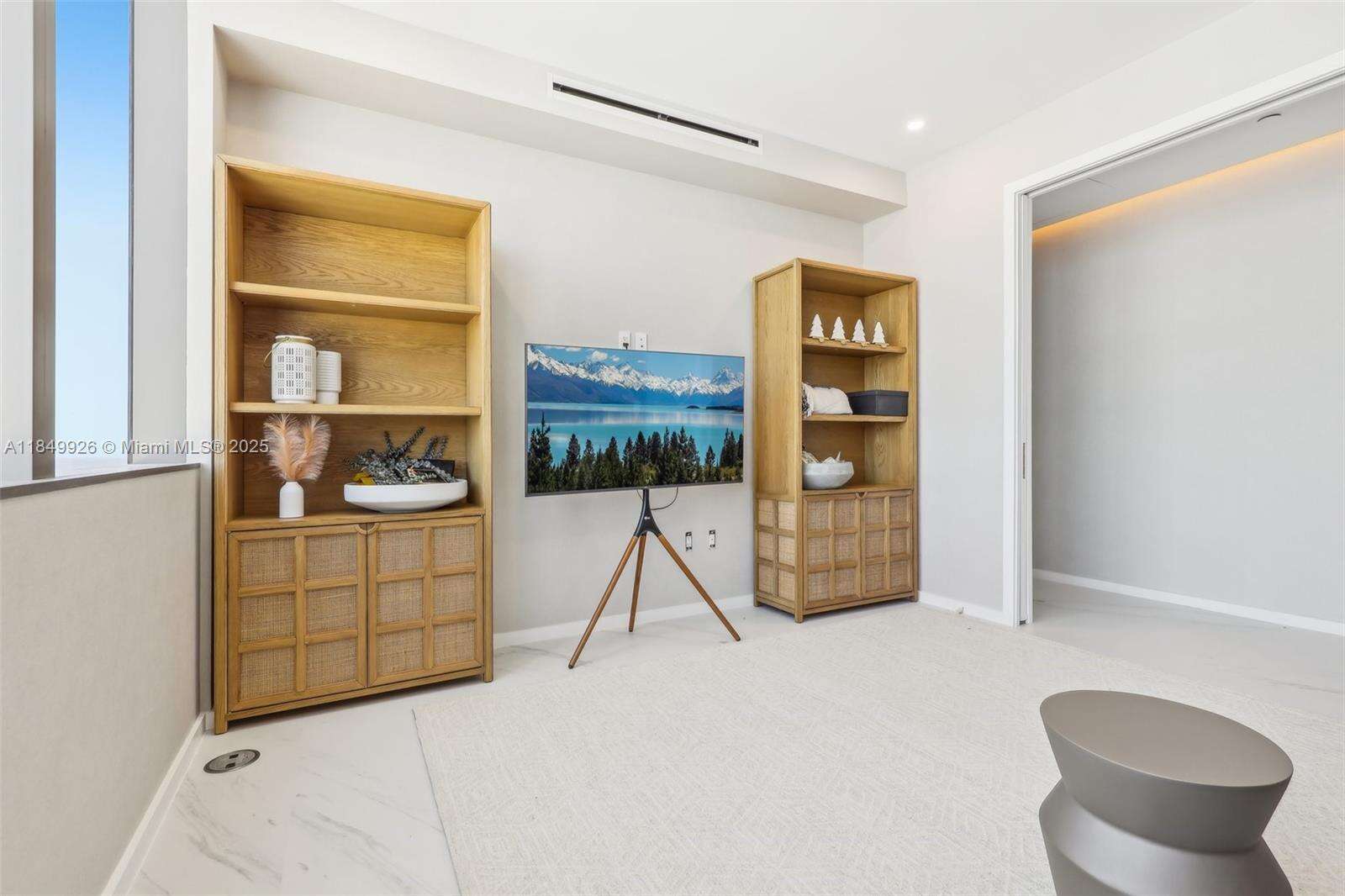 2000 Ocean at 2000 Ocean Dr, Hallandale Beach, FL 33009 - For Rent photo 2