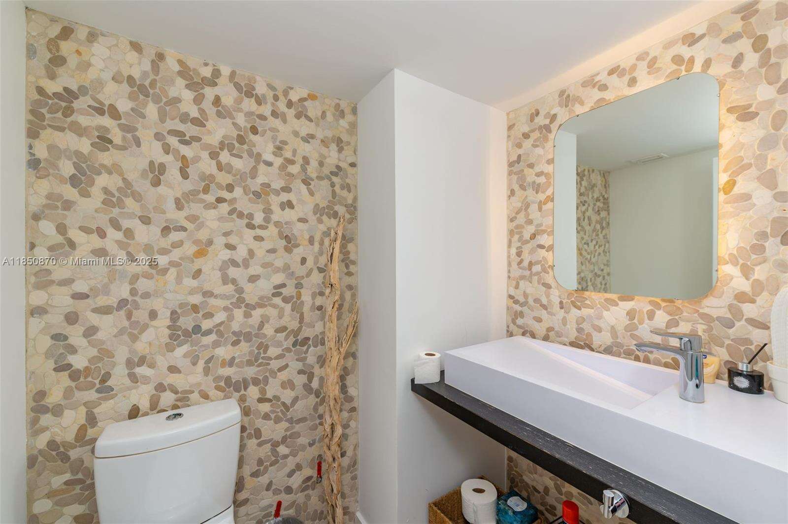 Roney Palace at 2301 Collins Ave, Miami Beach, FL 33139 - For Rent photo 12