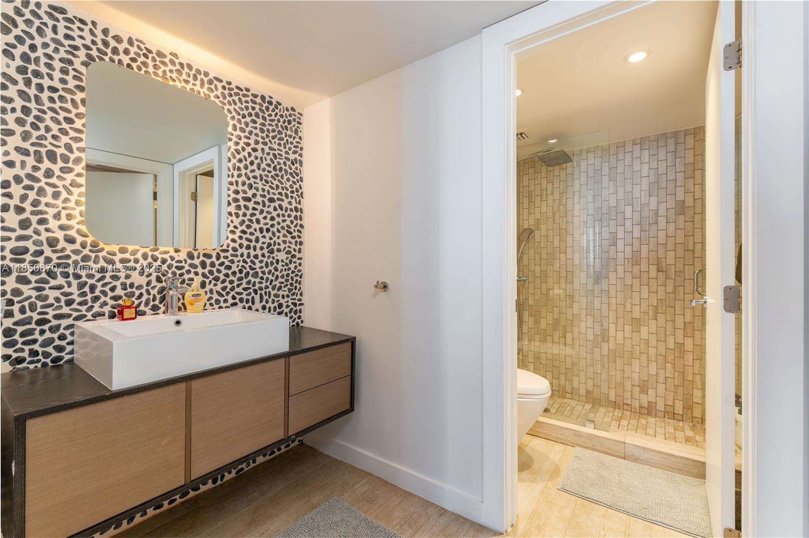Roney Palace at 2301 Collins Ave, Miami Beach, FL 33139 - For Rent photo 13