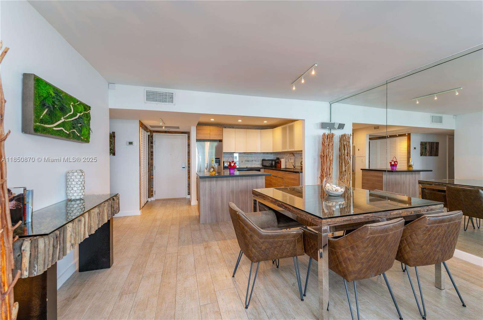 Roney Palace at 2301 Collins Ave, Miami Beach, FL 33139 - For Rent photo 3
