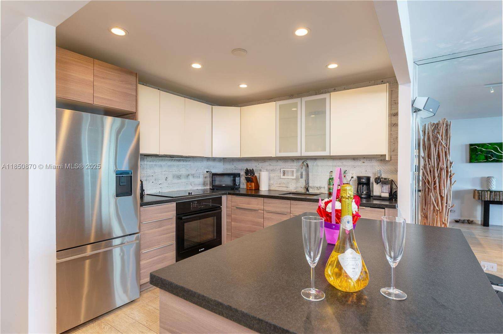 Roney Palace at 2301 Collins Ave, Miami Beach, FL 33139 - For Rent photo 6