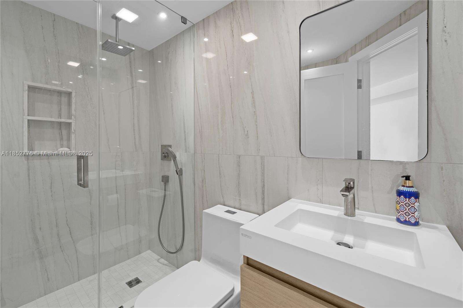 Four Ambassadors at 999 Brickell Bay Dr, Miami, FL 33131 - For Rent photo 15