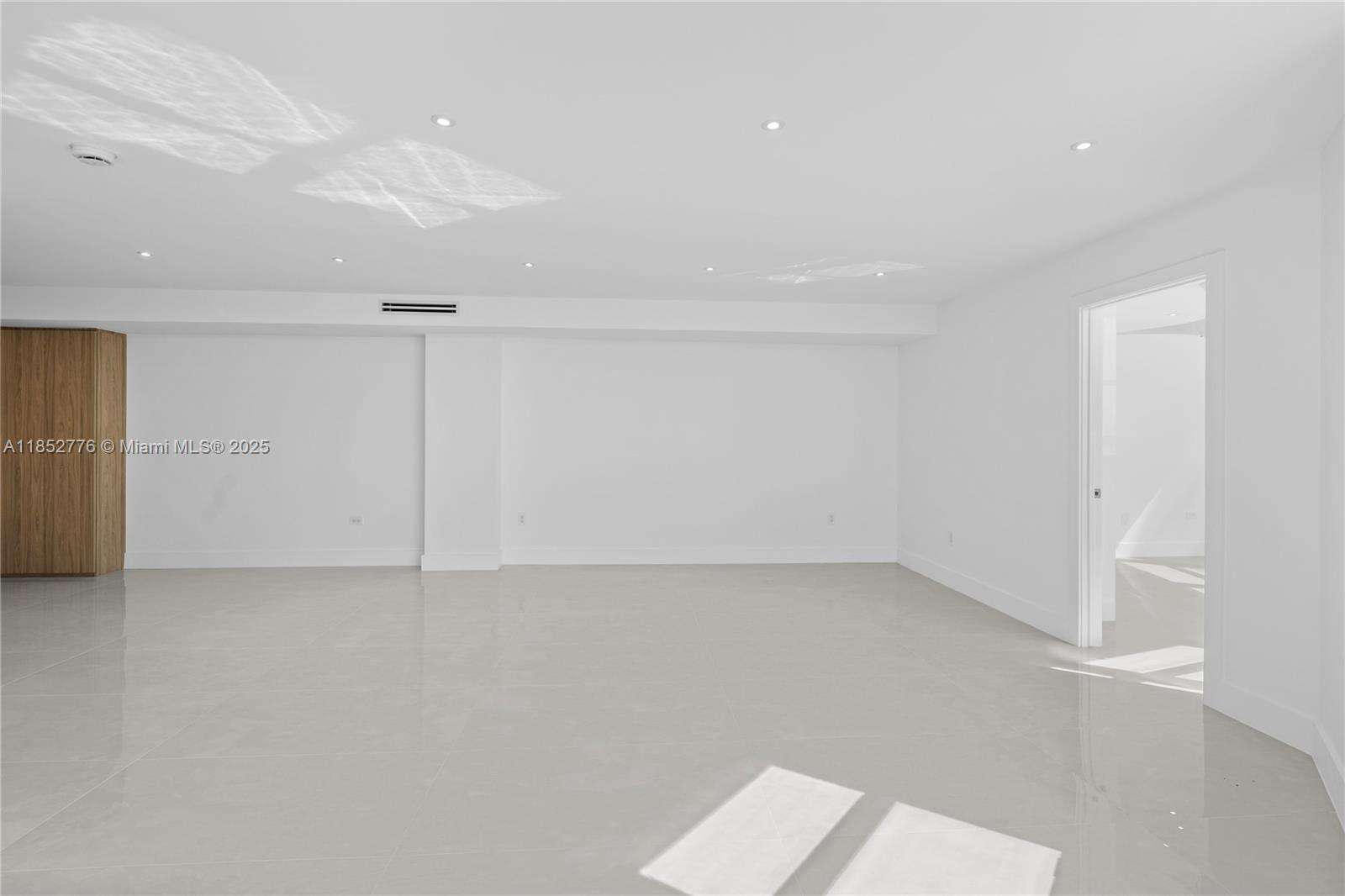Four Ambassadors at 999 Brickell Bay Dr, Miami, FL 33131 - For Rent photo 10