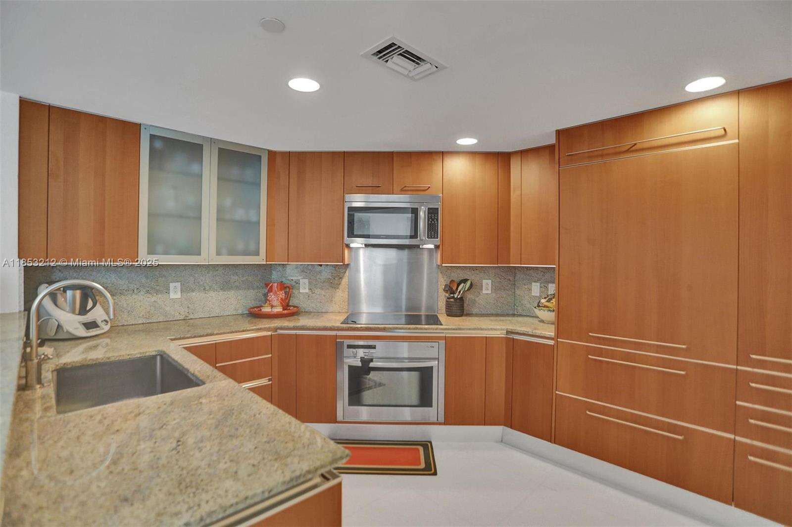 Grovenor House at 2627 Bayshore Dr, Coconut Grove, FL 33133 - For Rent photo 20