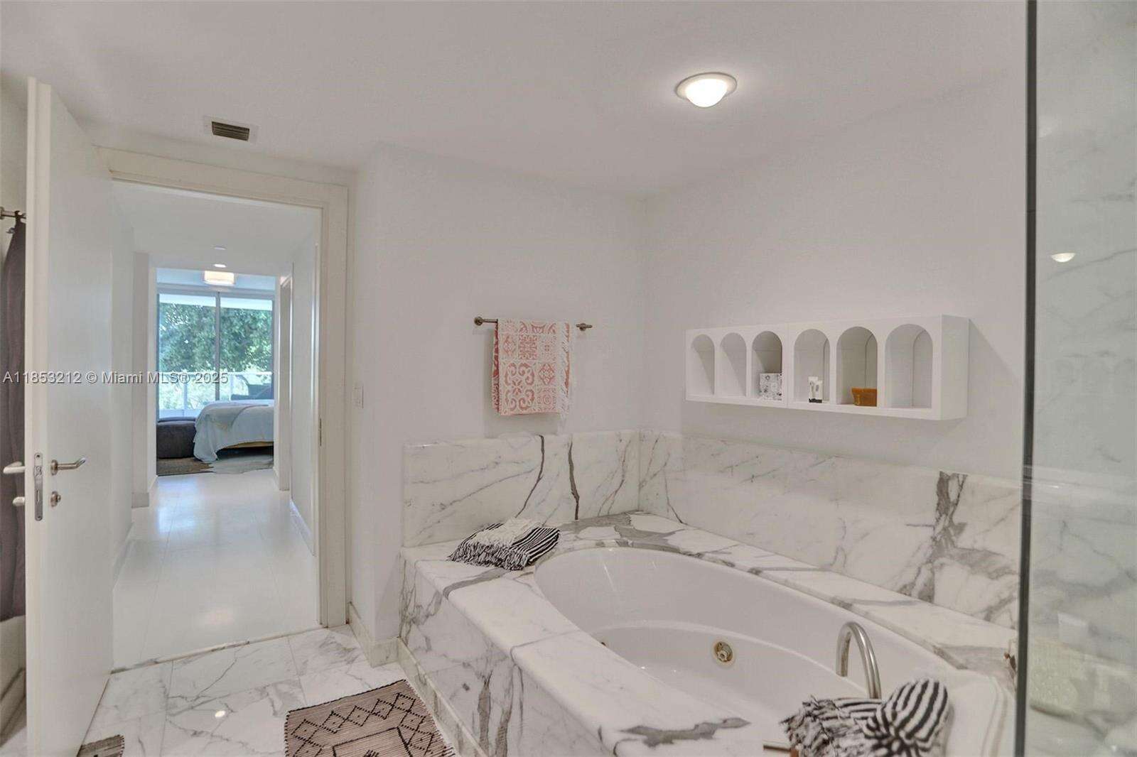 Grovenor House at 2627 Bayshore Dr, Coconut Grove, FL 33133 - For Rent photo 32