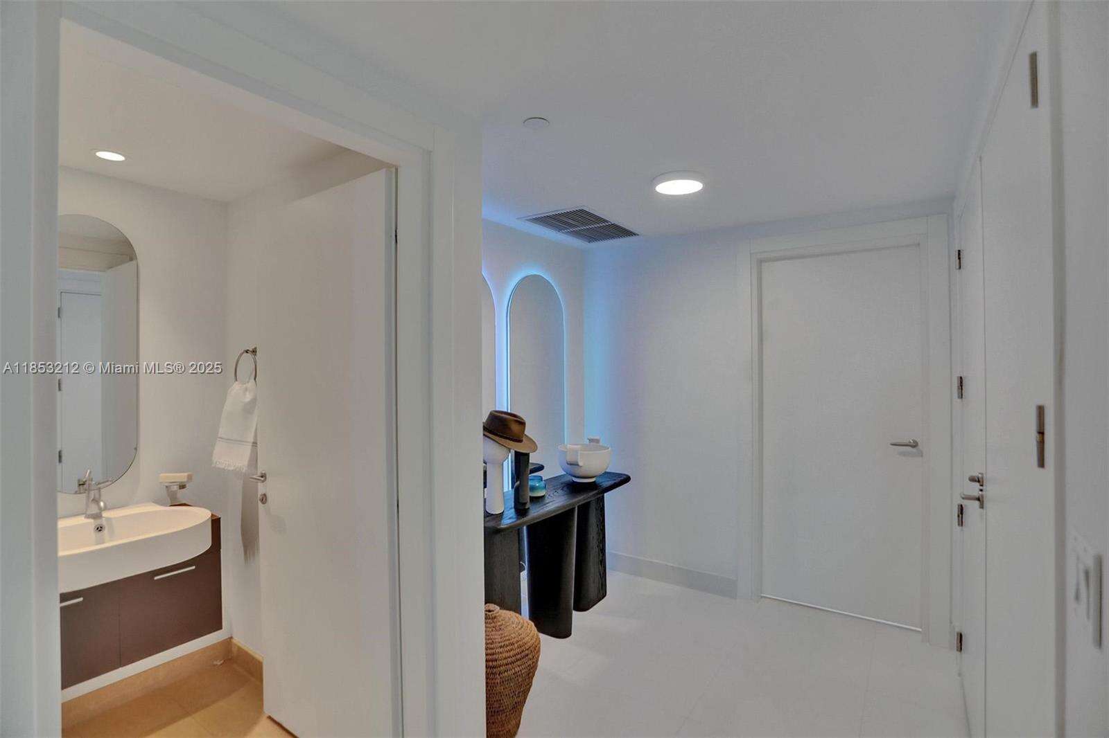 Grovenor House at 2627 Bayshore Dr, Coconut Grove, FL 33133 - For Rent photo 6