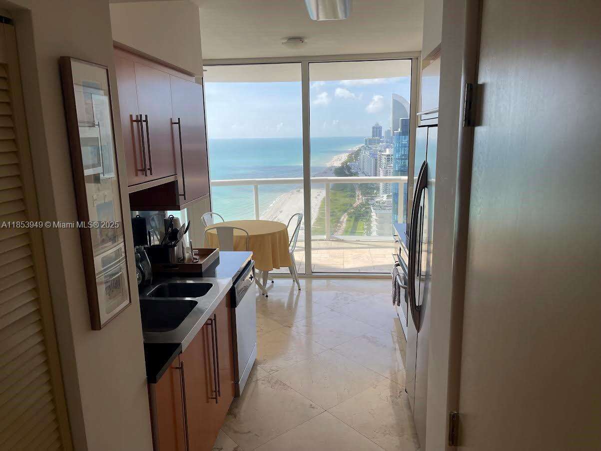 Akoya at 6365 Collins Ave, Miami Beach, FL 33141 - For Rent photo 18
