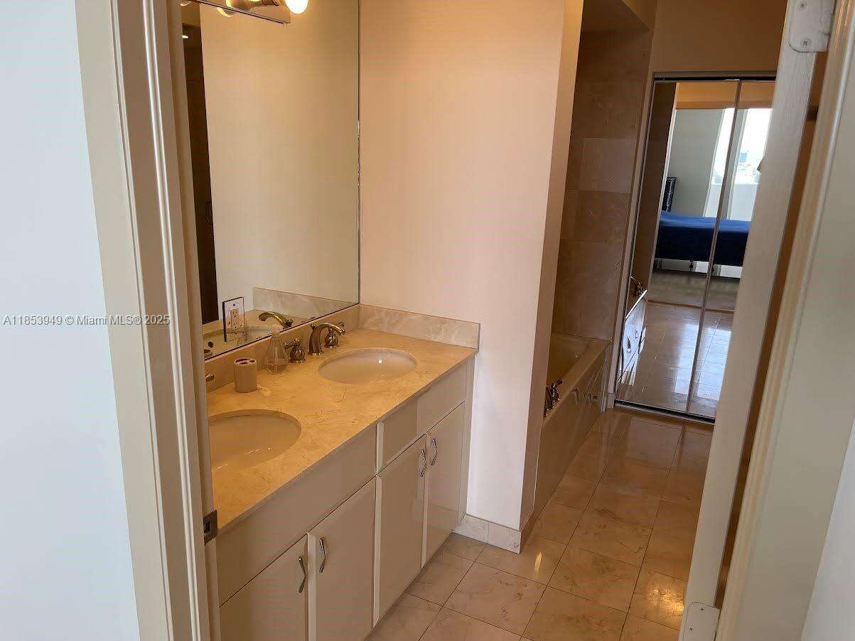 Akoya at 6365 Collins Ave, Miami Beach, FL 33141 - For Rent photo 29