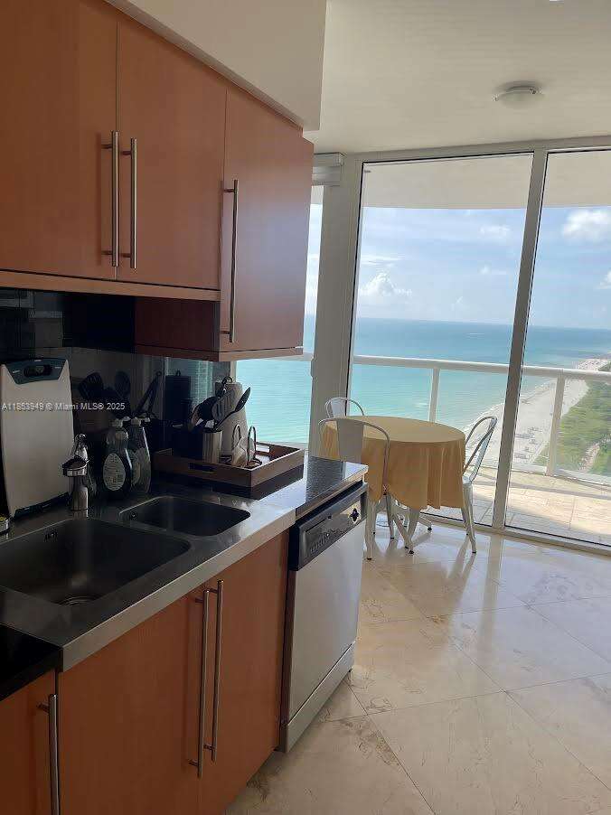 Akoya at 6365 Collins Ave, Miami Beach, FL 33141 - For Rent photo 41